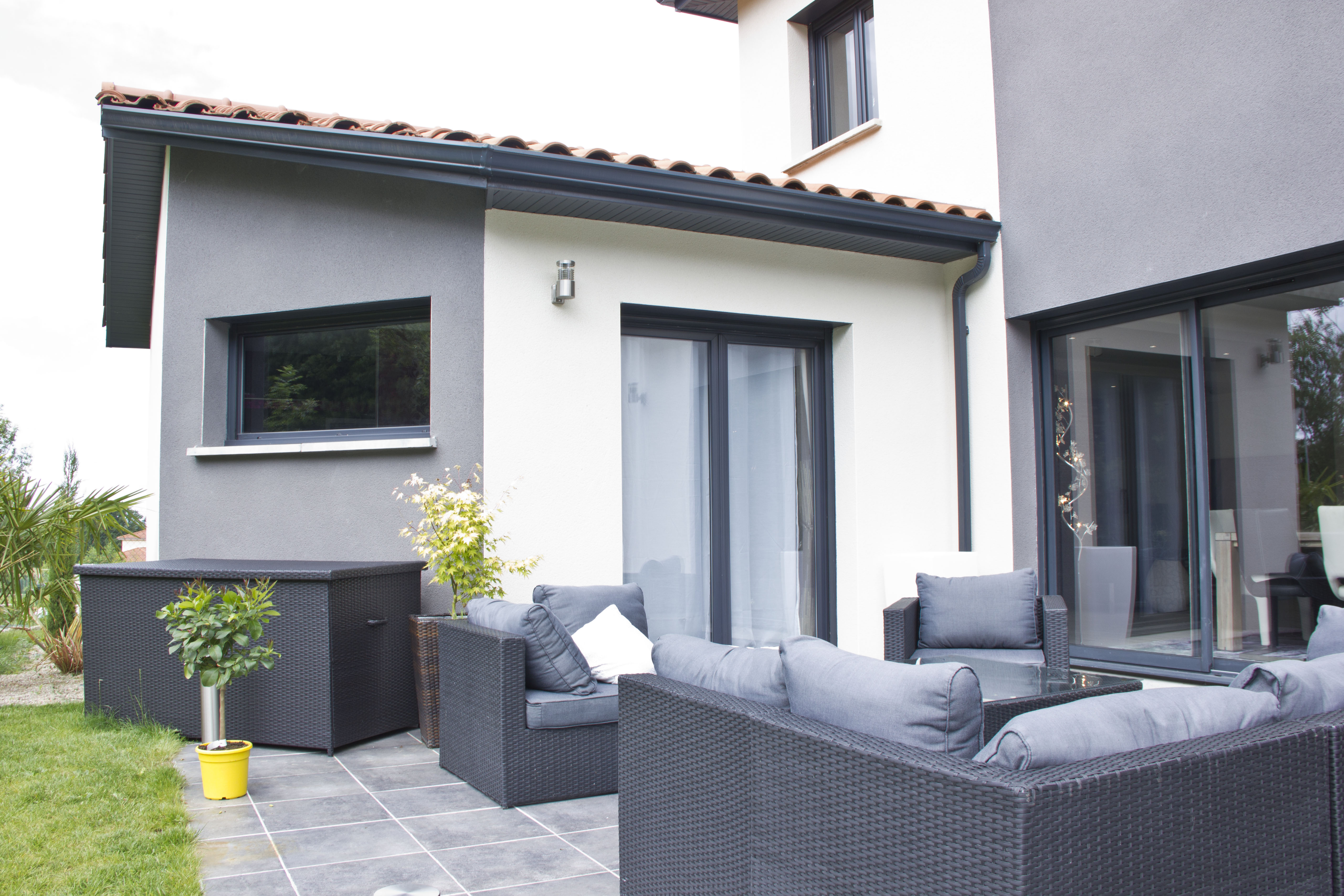 maison valtrea terrasse exterieur